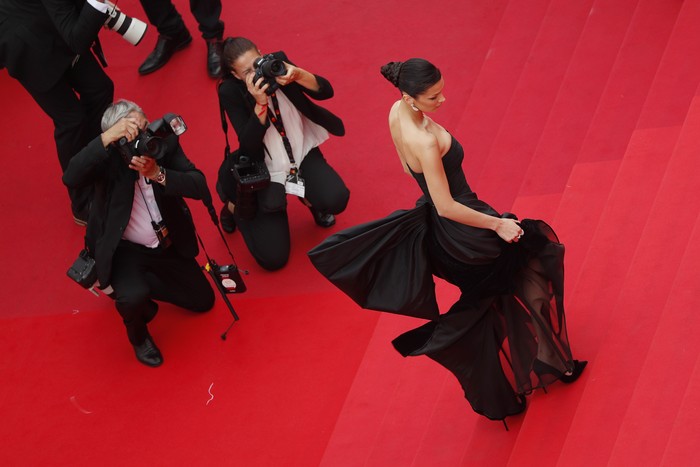 Bella Hadid di Cannes Film Festival 2022 CANNES, FRANCE - MAY 24: Bella Hadid attends the 75th Anniversary celebration screening of