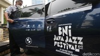 BMW 320i Sport akan menjadi VIP Shuttle pada gelaran ini dan memberikan kenyamanan serta kenikmatan berkendara khas untuk para musisi Jakarta International BNI Java Jazz Festival.  
