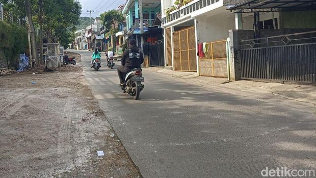 Crazy Rich Grobogan Joko Suranto juga pernah membangun jalan di Cilengkrang, Kabupaten Bandung