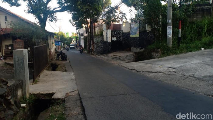 Crazy Rich Grobogan Joko Suranto juga pernah membangun jalan di Cilengkrang, Kabupaten Bandung