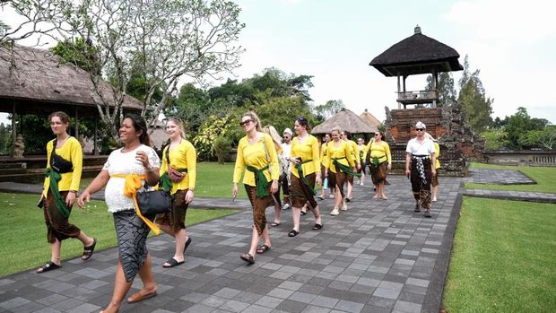 Delegasi Global Platform for Disaster Risk Reduction di Pura Taman Ayun Bali