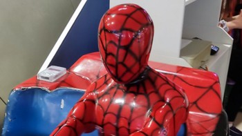 Spider-Man naik mobil Spider-Man? Terus mata Spider-Man ada di mana ya? Reddit via Brightside