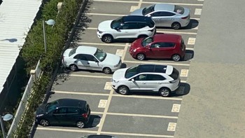 Pada kenapa sih yang parkir? Sudah ada garisnya lho... Reddit via Brightside