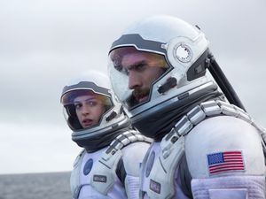 5 Film Paradoks Waktu yang Bikin Pusing Enak