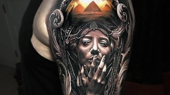 Dalam pencahayaan tertentu, tatonya tampak begitu hidup. Foto: Brightside