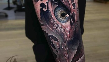 Adalah Arlo DiCristina menggunakan tubuh manusia sebagai kanvas untuk menggambar tato surealisnya yang mengesankan. Foto: Instagram/arlotattoos