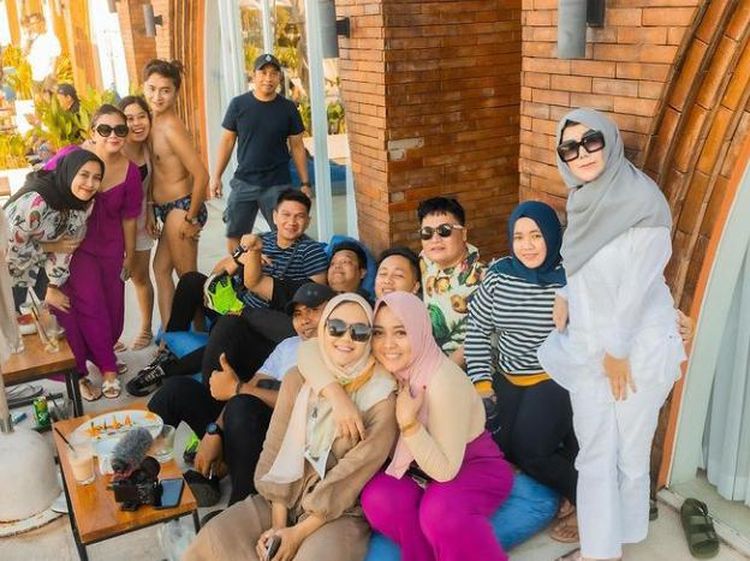 Mimi Bayuh Sering Kulineran Bareng Tim RANS, Ini Momennya