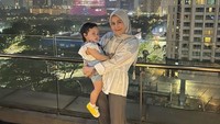 Mimi Bayuh sebenarnya salah satu tim dari RANS Entertainment yang merupakan perusahaan milik Raffi Ahmad dan Nagita Slavina. Diungkapkan oleh Raffi Ahmad, Mimi Bayuh sendiri adalah bagian dari tim keuangan RANS. Foto: Instagram/mimibayuh
