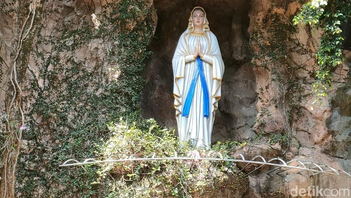 Gua Maria Puhsarang Kediri