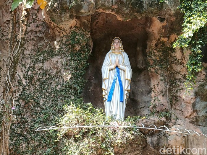 Gua Maria Puhsarang Kediri