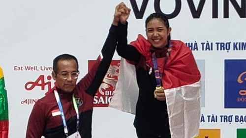 Ni Gusti Agung Ayu Manik Trisna Dewi Wetan atau Gung Manik saat menerima medali emas Sea Games Vietnam 2022 usai tampil unggul di nomor Female Single Weapon Practice : Yin-Yang Sword Form, Jumat (20/5) lalu.