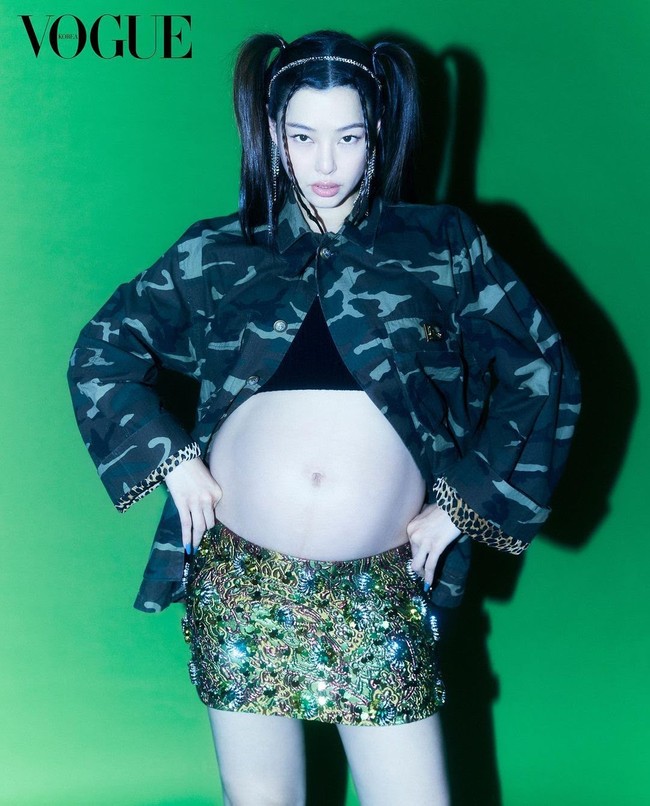Sebelum menjalani pemotretan bersama Vogue Korea, Honey Lee membagikan perkembangan kehamilannya di Instagram. Ibu hamil itu tetap rutin ngegym dan yoga. Foto: dok. Instagram @honey_lee32
