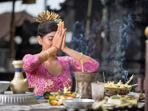 10 Contoh Puisi Bali Anyar Penuh Makna Beragam Tema