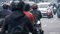 Pemandangan ini mudah dijumpai sehari-hari di tempat tersebut.