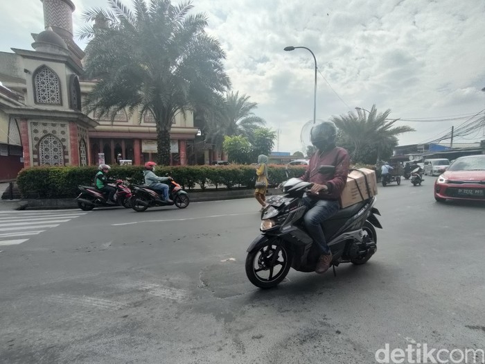 Jl Tole Iskandar di Depok sudah diperbaiki, 25 Mei 2022. (Dwi Rahmawati/detikcom)