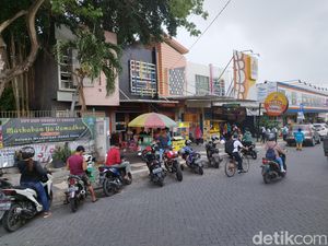 Jukir GKB Gresik Blak-blakan Tarik Parkir karena Diuber Setoran