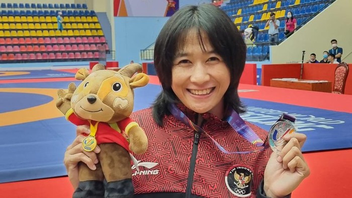 Kharisma Tantri Herlina, atlet asal Kabupaten Bandung Barat (KBB), Jawa Barat, mampu mengharumkan nama Indonesia dan Kabupaten Bandung Barat atas kiprahnya pada gelaran SEA Games 2021.