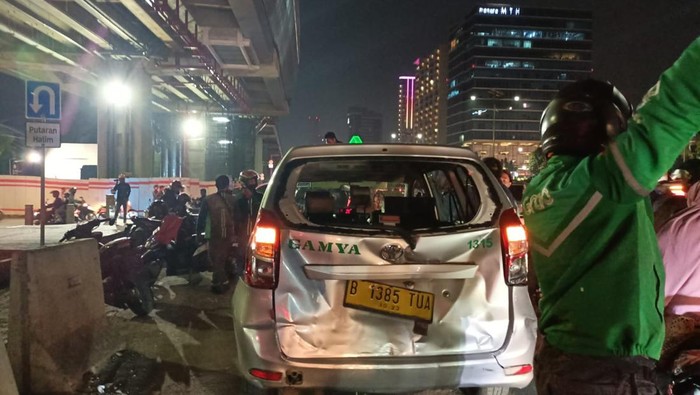 Detik-detik Mencekam Kecelakaan Maut di Depan Menara Saidah Jaksel
