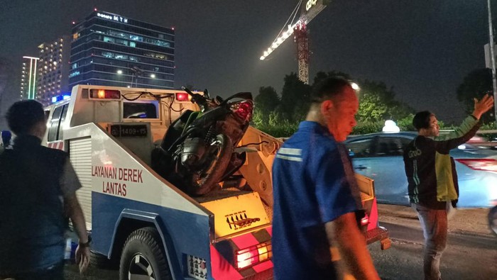 Kondisi kecelakaan beruntun di MT Haryono Jakarta