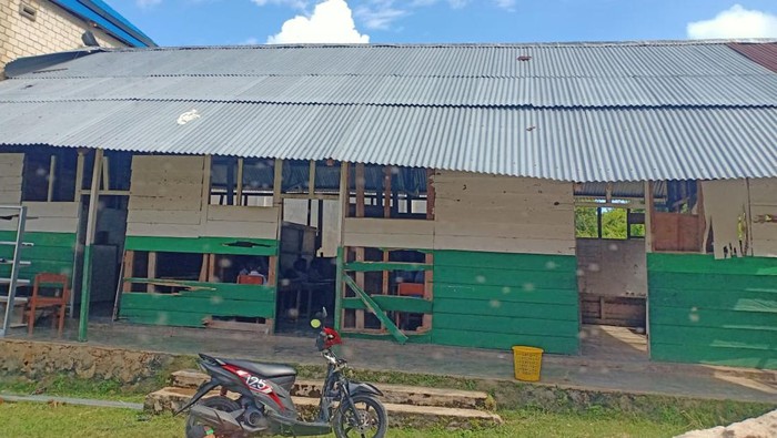 Kondisi Madrasah Ibtidaiyah (MI) di Buton Tengah yang nyaris ambruk