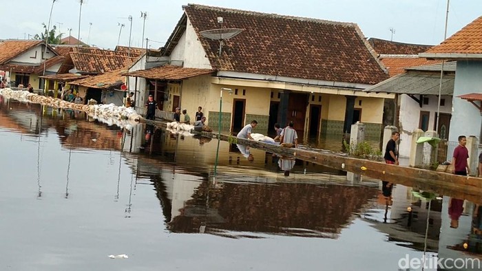 Kondisi terkini permukiman yang terendam banjir rob di Kota Pekalongan, Rabu (25/5/2022).