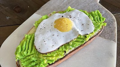 Kue Realistis Ini Persis Aslinya, Ada Alpukat hingga Tuna Kaleng!