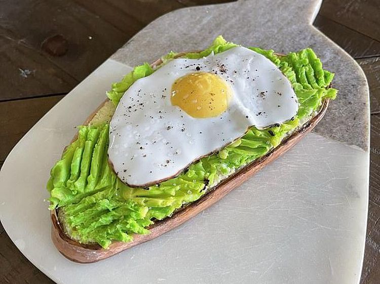 Kue Realistis Ini Persis Aslinya, Ada Alpukat hingga Tuna Kaleng!