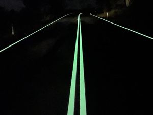 Keren Banget! Marka Jalan di Australia Glow in The Dark