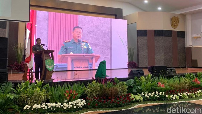 Pangdam Jaya Mayjen Untung Budiharto