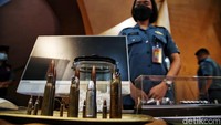 Beragam karya prajurit TNI AL ditampilkan di Seminar Nasional Sekolah Tinggi Teknologi Angkatan Laut (STTAL).