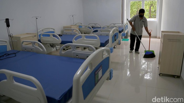 Menengok Persiapan Asrama Kota Bekasi Menyambut Jamaah Haji Asrama Haji Kota Bekasi bersiap menyambut jamaah haji. Asrama itu rencananya akan menampung sebanyak 17.566 jamaah dari wilayah Jawa Barat.