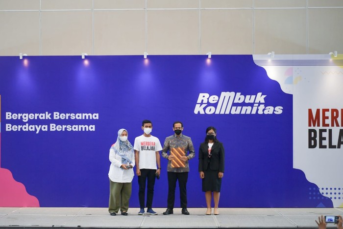 Menteri Pendidikan, Kebudayaan, Riset, dan Teknologi (Mendikbudristek) Nadiem Anwar Makarim hadir pada Rembuk Komunitas yang digelar oleh Komunitas Kami Pengajar, Sidina Community, dan Komunitas Pemuda Pelajar Merdeka, dengan tema ‘Bergerak Bersama, Berdaya Bersama’, yang digelar di Jakarta, pada Selasa (24/5).