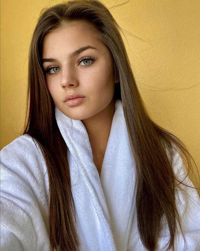 Valerie Vasilieva diketahui berprofesi sebagai model, aktris dan desainer. Ia kerap mengunggah akvititasnya liburan ke berbagai tempat, termasuk Bali, yang menurutnya memberi kenangan indah, tapi berakhir ‘Not with happy ending.’ Foto: Instagram/@lerusi_k