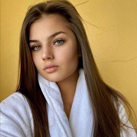 Valerie Vasilieva diketahui berprofesi sebagai model, aktris dan desainer. Ia kerap mengunggah akvititasnya liburan ke berbagai tempat, termasuk Bali, yang menurutnya memberi kenangan indah, tapi berakhir ‘Not with happy ending.’ Foto: Instagram/@lerusi_k