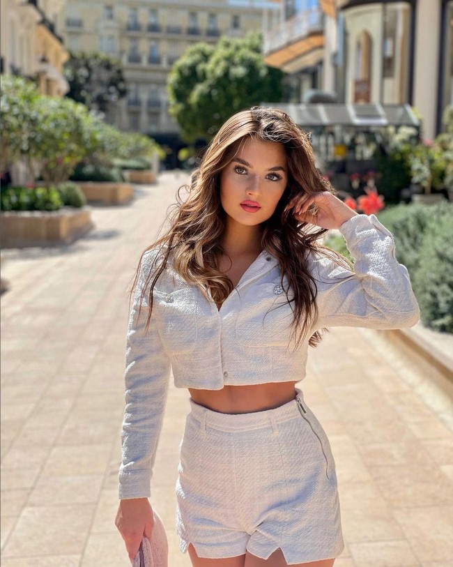 Setelah viral dan banjir hujatan, Valerie menghapus video-nya dan mengucapkan permintaan maaf. Ia meminta maaf kepada masyarakat Bali dan mengaku sangat menghargai dukungan yang diberikan kepadanya.  Foto: Instagram/@lerusi_k