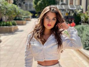 8 Potret Valerie Vasilieva, Dicoret dari Miss Global karena Hina Polisi Bali
