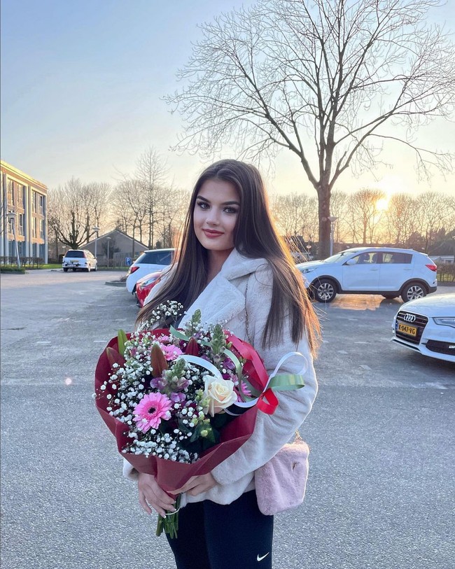 Video memperlihatkan dirinya mengeluh karena dia diberhentikan polisi saat sedang menyusuri jalanan Bali. Foto: Instagram/@lerusi_k