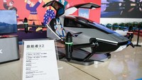 Mobil terbang dua tempat duduk yang disebut XPeng X2 dipamerkan di Guangzhou, provinsi Guangdong, China, Selasa (24/5/2022) waktu setempat.  Mendekati drone atau helikopter ya?