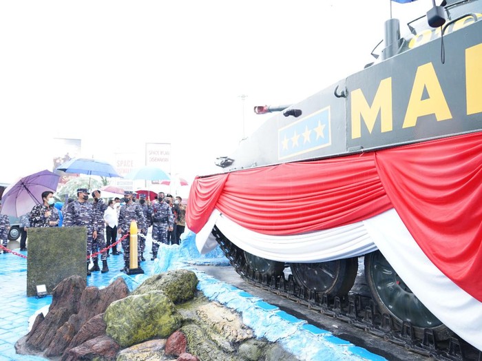 monumen tank simpang empat dumpil