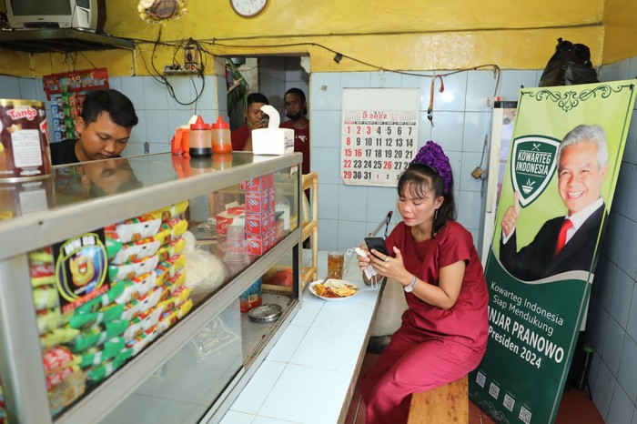 Ngaku Terinspirasi Ganjar, Komunitas Warteg Tebar 300 Makanan Gratis
