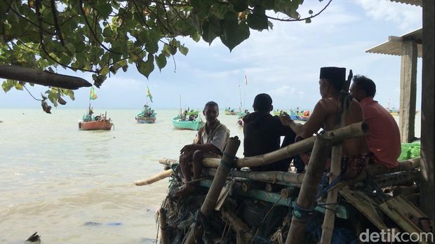 Para nelayan di Desa Gegunung Kulon, Rembang, libur melaut pascabanjir rob, Rabu (25/5/2022).