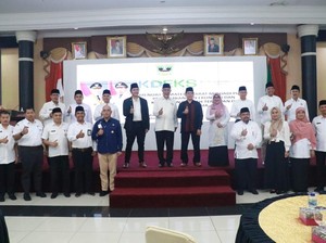 Gubernur Sumbar Lantik Pengurus Komite Daerah Ekonomi & Keuangan Syariah