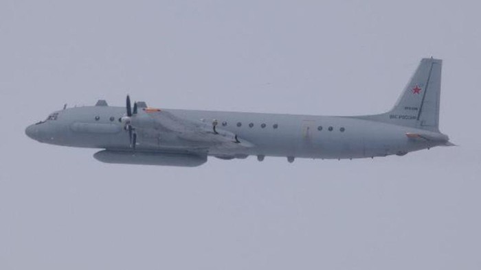 Jet tempur Rusia dan China dilaporkan terbang di dekat wilayah Jepang saat pemimpin AS, India, Jepang, dan Korsel bertemu di Tokyo. Berikut penampakannya.