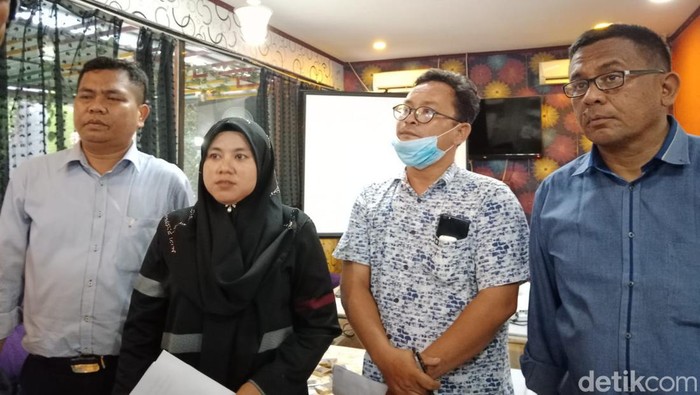 Pengacara PT BUK saat konferensi pers di Medan