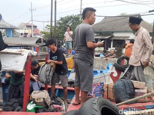 Akses ke Pelabuhan Semarang Banjir, Jasa Perahu Penyeberangan Panen