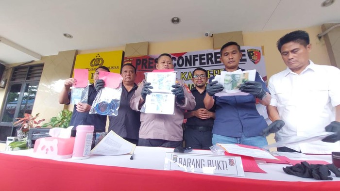 Polisi ungkap pasutri pengedar uang palsu di Jakbar (Dok. Istimewa)