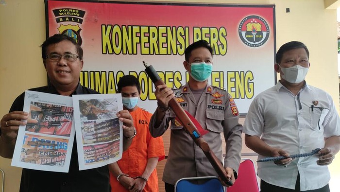 Polres Buleleng saat melakukan gelar perkara pengungkapan kasus pembobolan toko senapan angin oleh tersangka Umaro alias Marok, Rabu (25/5/2022).