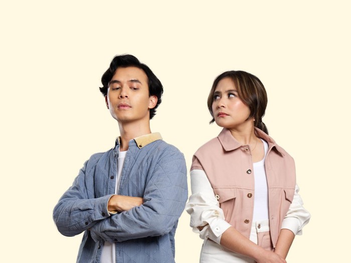 Prilly Latuconsina  bersama rekannya.