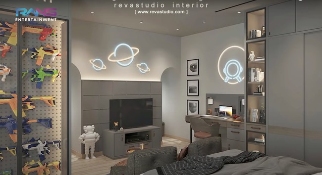 Berbeda dengan kamar Rayyanza, desain kamar tidur Rafathar didominasi dengan warna abu-abu dengan bertema antariksa. Kamar tersebut juga tampak lengkap dengan meja belajar serta sofa untuk menonton televisi. Foto: YouTube/Rans Entertainment