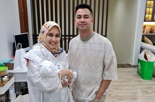 Mimi Bayuh kembali menjadi viral dan banyak disorot usai dirinya dan Raffi Ahmad kepergok melakukan video call bersama. Tak sedikit yang kemudian langsung menduga jika karyawan RANS Entertainment itu memiliki hubungan spesial dengan Raffi Ahmad. Foto: Istimewa